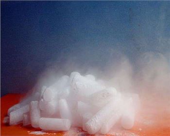 郑州干冰厂家为你讲述干冰清洗机在工业模具清洗上的应用